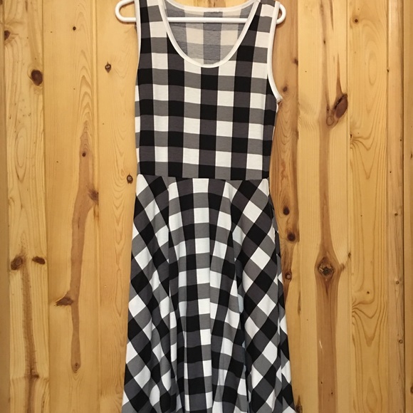 LuLaRoe Dresses & Skirts - NWOT LULAROE NIKKI SUNDRESS Medium